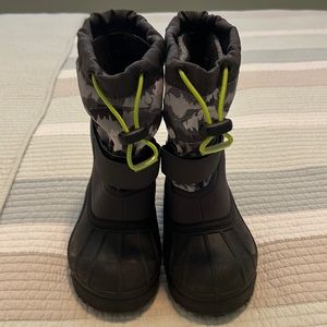 Columbia size 11 toddler boy waterproof snow boots